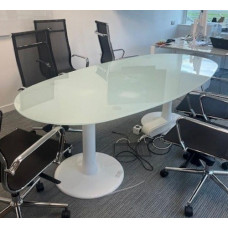 Quadrifoglio Oval Conference Table in Frosted Glass